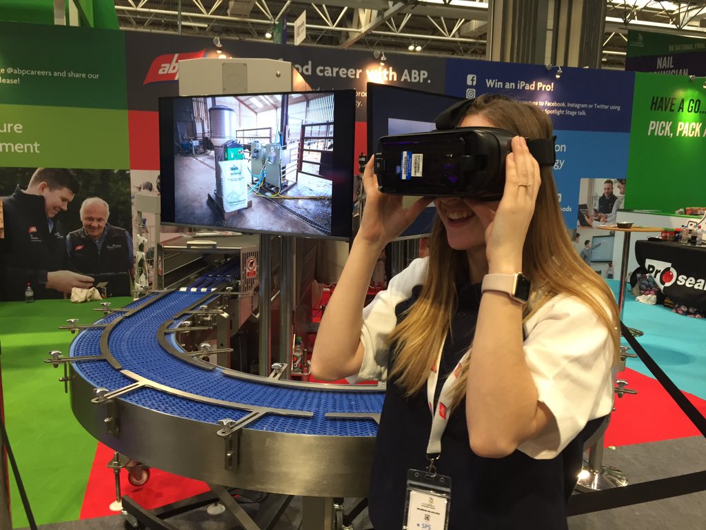 Demonstrating high welfare farming systems on <a href="/steven_pass/">Steven Pass 󾓪</a> rearing unit at the #WorldSkillsUKLIVE @BladeFarming <a href="/ABPcareers/">ABP Careers</a>