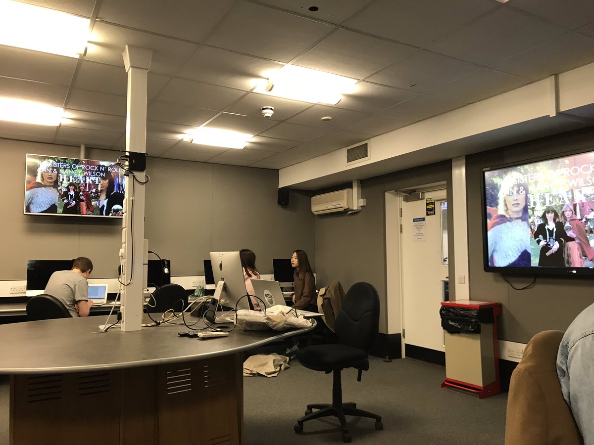 NancyWilsonFans's tweet photo. Meanwhile in a seminar room somewhere in the UK. It ended up being a lecture instead of a presentation but what’s better than talking about heart for 30 minutes straight? 😁 @NancyWilson https://t.co/Ju0CntIcms