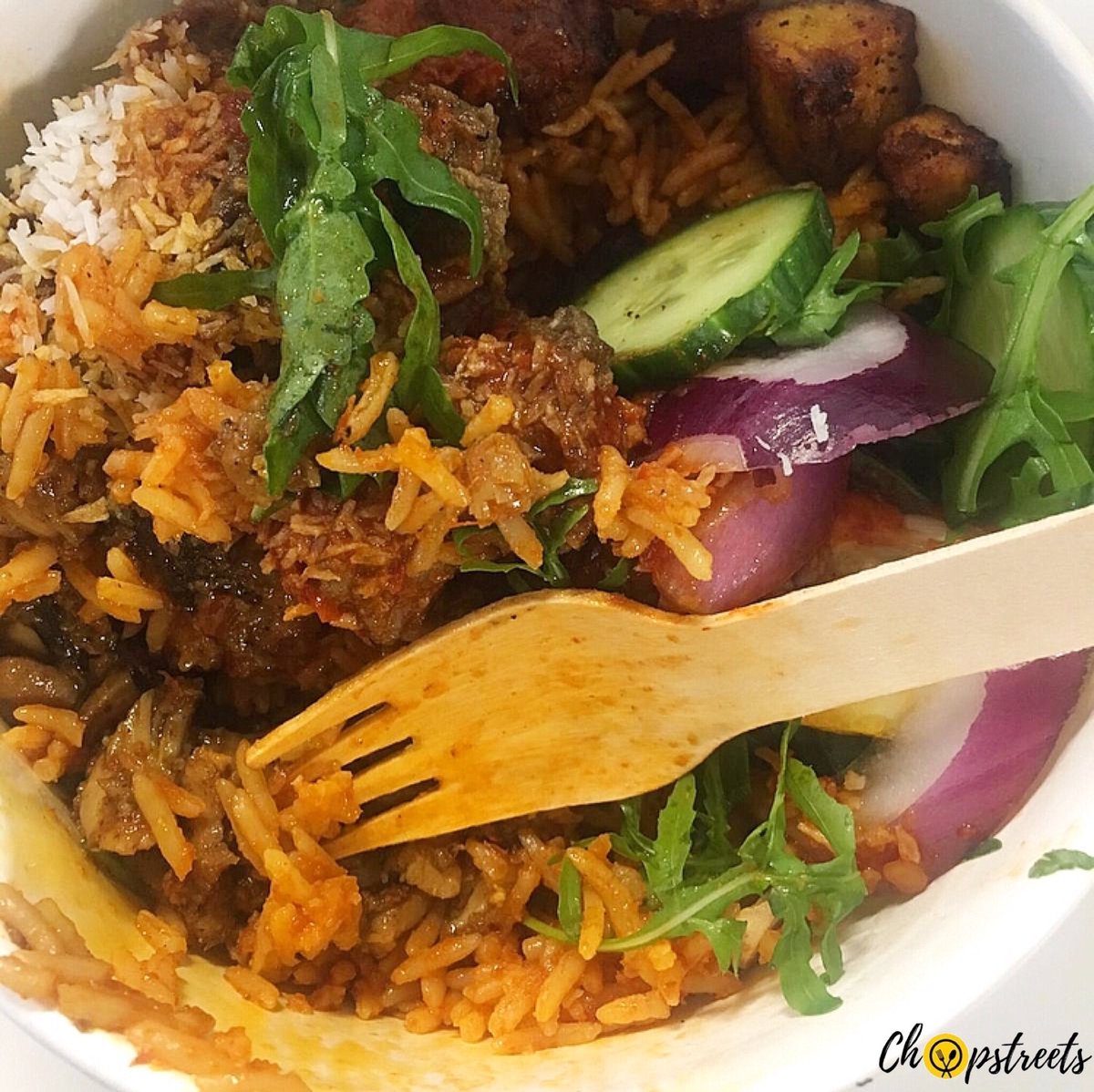 Chopstreets's tweet photo. Delicious lunch from @callymunchy at Kerb....Chicken and Suya steak which Comes with #JollofRice and Plantain. This is topped with some coconut flakes and some some sauce...yummy 😋 📷 via #ChopstreetsFoodie @ellaatnyk 
#chopstreets #callmunchy #kerb https://t.co/8883VVxWwF