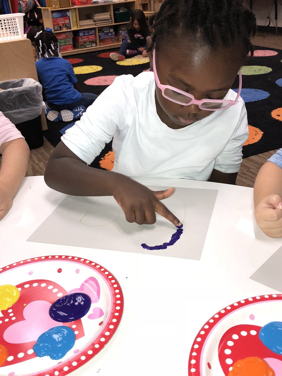 mrswilsonLES's tweet photo. 4K is learning the letter G with finger paint 😊 #4KFun #PrideIn5 @LeaphartElem https://t.co/KHhOOhRPjG