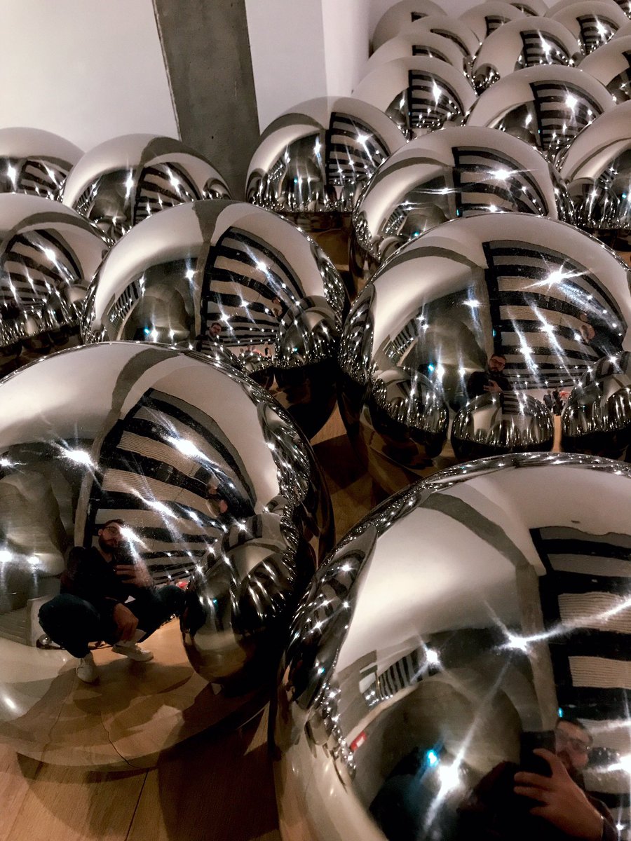 ItsPacoDelRey's tweet photo. #YayoiKusama โs site-specific installation #NarcissusGarden , shown as part of #shapeshifters exhibition at @haywardgallery and consisting of a thousand stainless steel bulbs, comunicates idea of compulsive repetion, infinity, and obliteration.
#infinitykusama https://t.co/JqBUBgH1IP