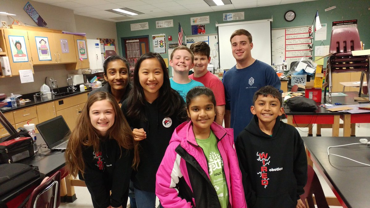 424wired's tweet photo. #WIREDRobotics alum Hank B. (@Clear_LakeHS Junior) came by practice to provide feedback to our Presentation Team as they prepare for Texas BEST! He is a former Marketing VP/Presentation Lead, so his input was very helpful! @BESTRobotics #Thanks2BESTRobotics #AlumniBESTStudents https://t.co/PHg9ClomxB
