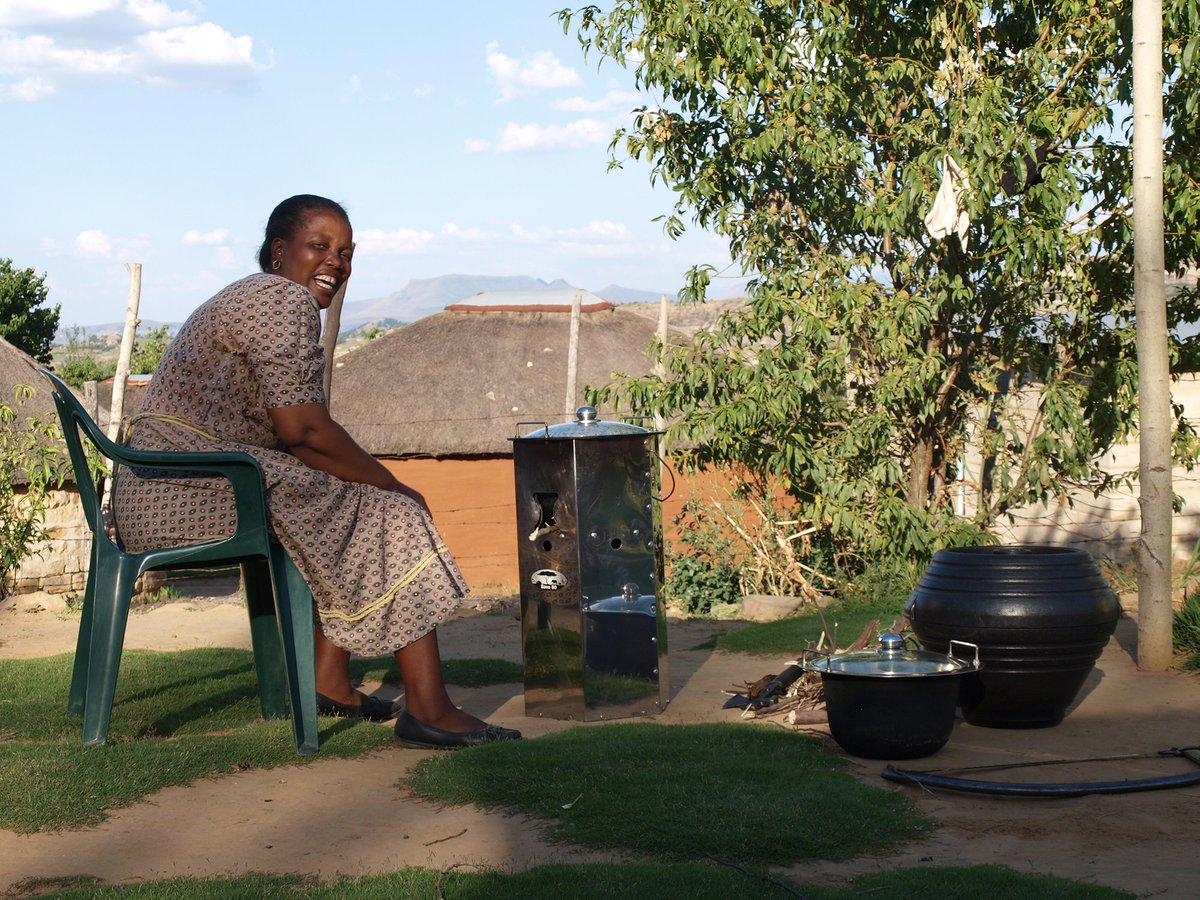 DHLGlobal's tweet photo. One of our #climate #protection projects, "Save80 Stoves for Lesotho" has been improving the #living conditions in #Lesotho and receives #NationalEnergyGlobeAward. https://t.co/yxviZI3Ynn #GoGreen #Sustainability #Save80 https://t.co/tWDSvk83ON