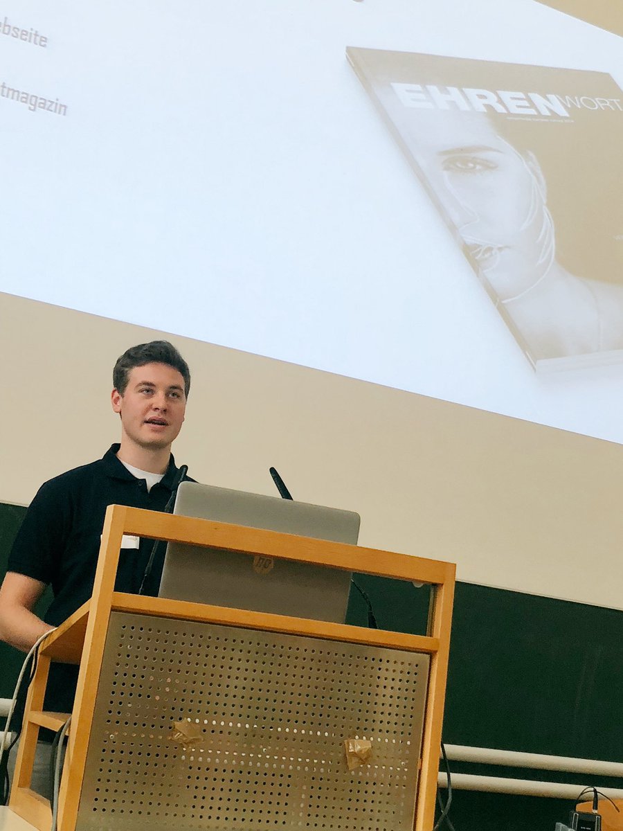 JoKo Passau (@jokopassau) on Twitter photo Hand auf‘s Herz! Die <a href="/CSS_Passau/">Hand aufs Herz</a> stellt sich und ihr diesjähriges #Crossmedia-Projekt vor. Mehr dazu unter wp.uni-passau.de/ehrenwort/ Hand auf‘s Herz! Die <a href="/CSS_Passau/">Hand aufs Herz</a> stellt sich und ihr diesjähriges #Crossmedia-Projekt vor. Mehr dazu unter wp.uni-passau.de/ehrenwort/