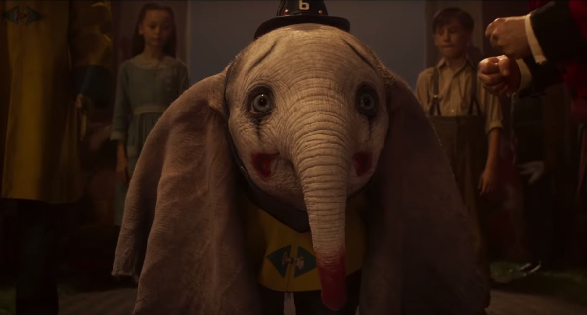 Dumbo ภาคคนแสดง เป็นเรื่องที่เสมอต้นเสมอปลาย เกือบๆ 30 ปีที่แล้วทำผมตอนเด็กหลอนหัวหดยังไง ตอนนี้ก็ยังหลอนอย่างนั้น ยิ่งภาคนี้ได้ ทิม เบอร์ตัน มากำกับด้วยแล้ว 😱