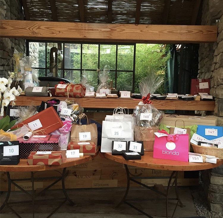 Gimoda_'s tweet photo. Apart del donatiu d’una part de les entrades de Gimoda a la Fundació Oncolliga també hem participat fent una donació d’obsequis de marques que van participar a Gimoda per la tòmbola del 17è sopar benèfic.
Gracies: Floc Baby, Who, Yerse, Celia Vela i Toni Pons
#soparoncolliga https://t.co/ufpttzOTV3