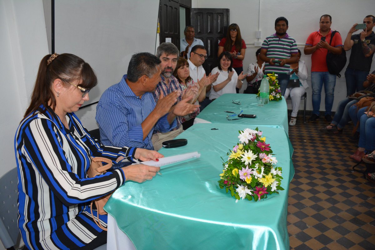 ChacoSalud's tweet photo. #Salud concretó la firma de un convenio con el #IDACH y #Educación para la apertura de la Carrera de Enfermería Intercultural Bilingüe en Misión Nueva Pompeya a través de la Escuela de Salud Pública. 👏🤩🏥
.
.
.
#ElEstadoDeTuLado https://t.co/gZJIL19c1x
