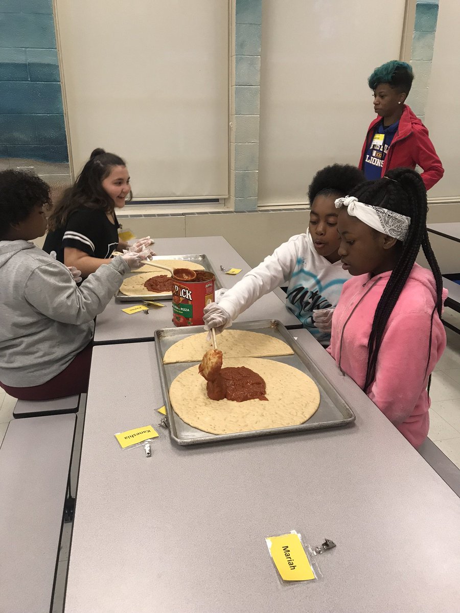 MarshvilleESNC's tweet photo. Men and Women in the Making were preparing Pizzas for lunch thanks to the help of @UCPSNutrition. Last week's lesson focused on reading recipes, what a great way to put it into practice! @HeartForMonroe @AGHoulihan @Renee_McKinnon1 https://t.co/a5e1t7TKjj