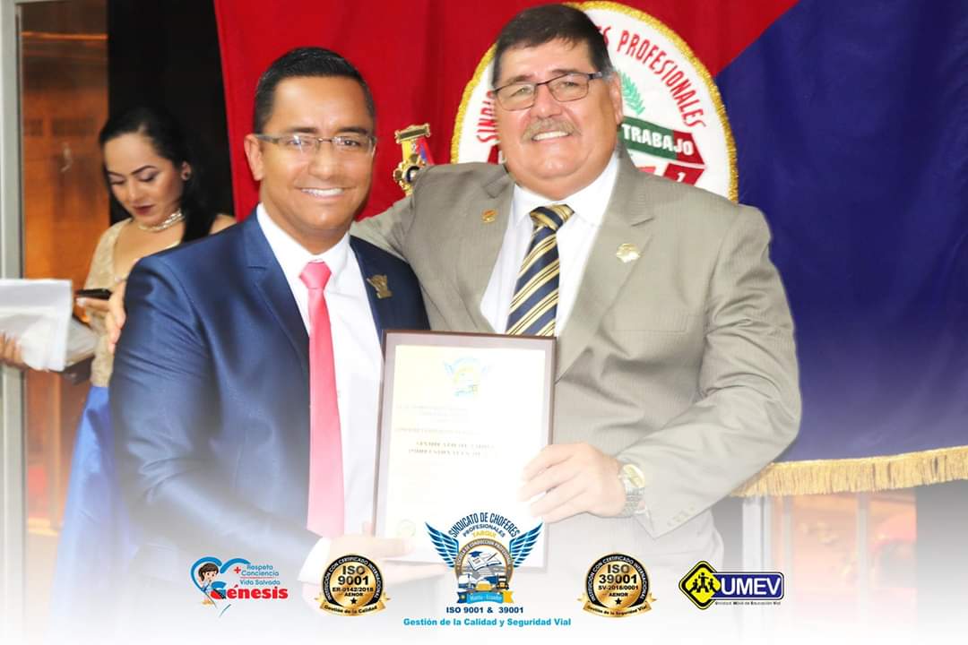 SCHP_TARQUI's tweet photo. 🎉✨|BODAS DE ORO|✨🎉
Nos unimos a la celebración de nuestros compañeros del #SindicatodeChoferesdeCalceta, que celebraron el 50 aniversario de vida institucional. ¡Éxitos y salud por muchos años más! https://t.co/fazoKGUhdU