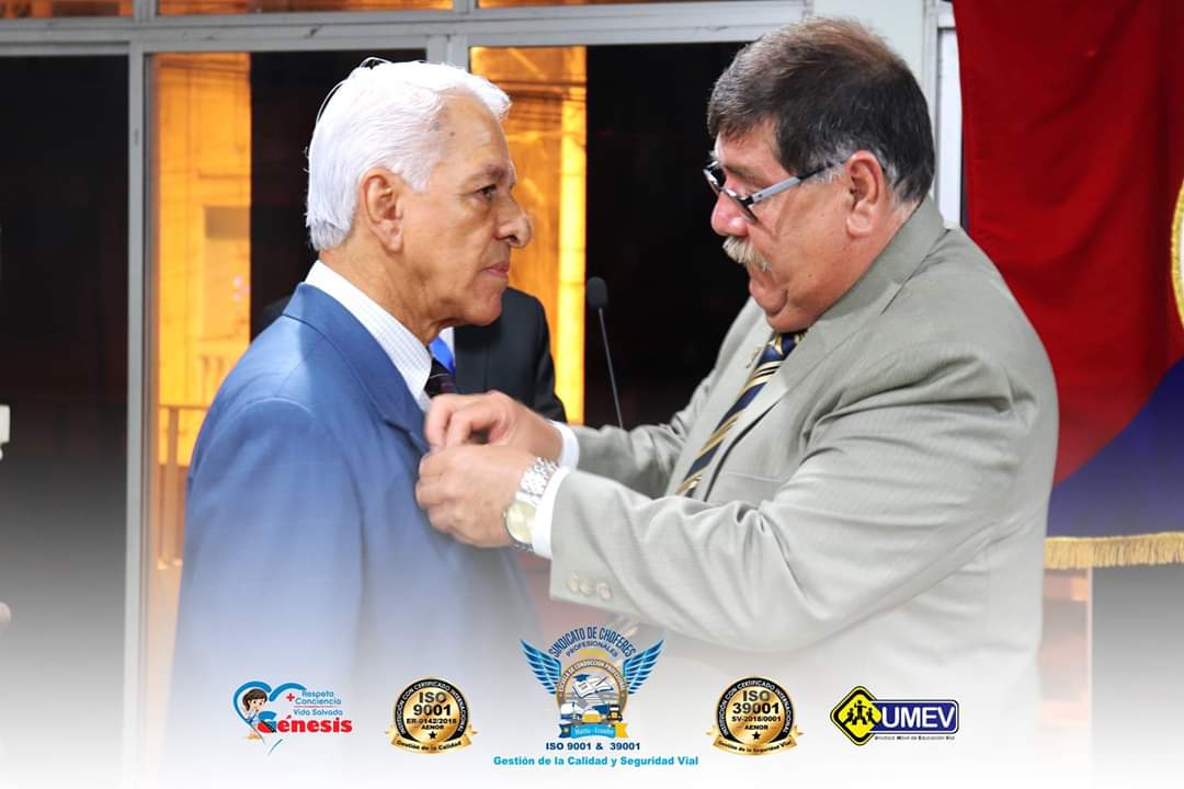 SCHP_TARQUI's tweet photo. 🎉✨|BODAS DE ORO|✨🎉
Nos unimos a la celebración de nuestros compañeros del #SindicatodeChoferesdeCalceta, que celebraron el 50 aniversario de vida institucional. ¡Éxitos y salud por muchos años más! https://t.co/fazoKGUhdU