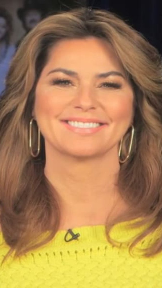 Jexiksh's tweet photo. @ShaniaTwainTeam @kayla4296 @mbachp @NeiaSTwain @ShaniaTwain @MarianaPaolaGu1 @TheWomanNMe @ShaniaTwainES @jimmygouchey @VeroQItaly 😂 #MoreFun #ShaniaTwain #ShaniasPicks #QueenOfCountry #QueenShania #ILoveForeverShania ❤ #ShaniaIsEverything 😚 #SweetQueen #ShaniaTwain https://t.co/QdIb8k6KZz
