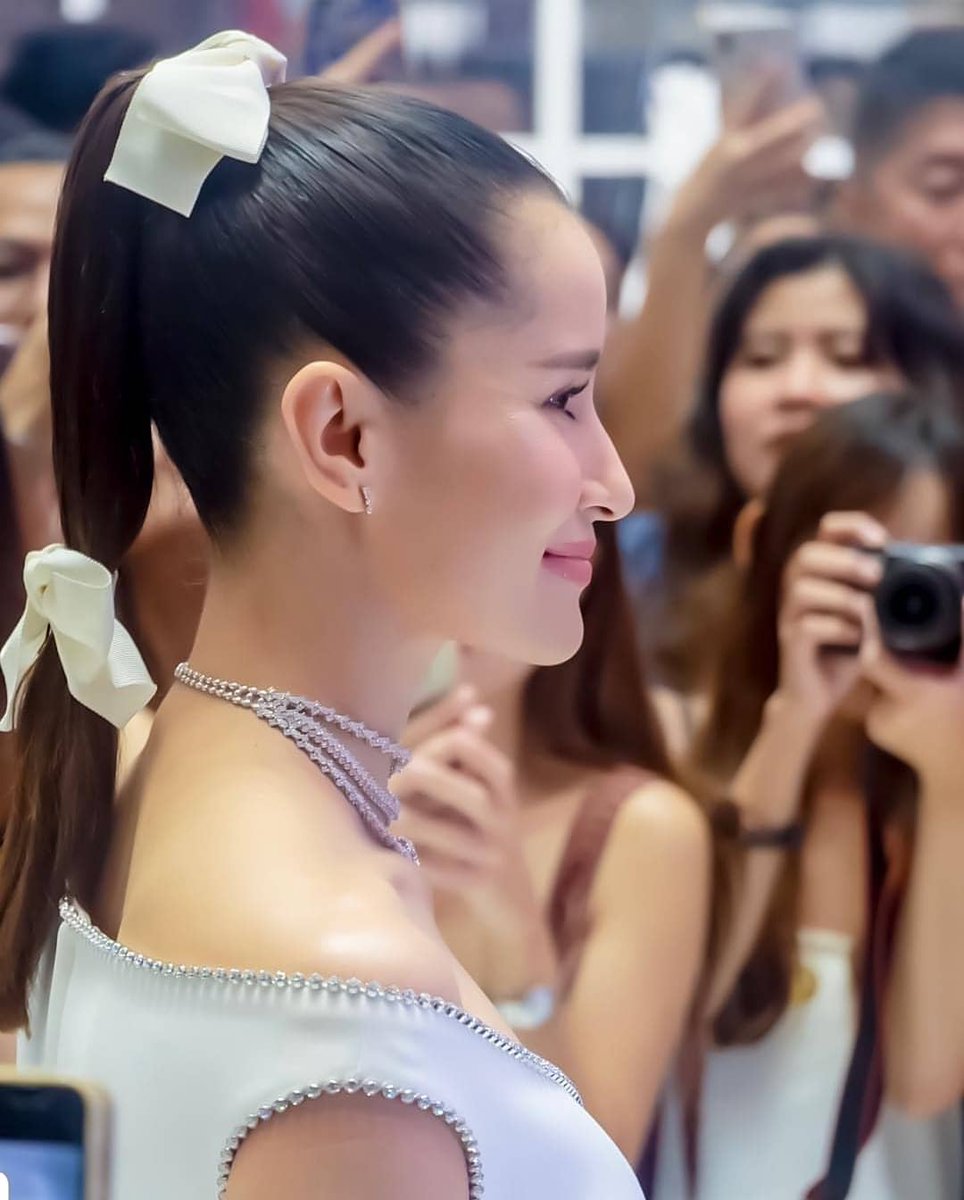 LovelyAnnethong's tweet photo. 💄 lovemelondon 💇‍♀️ katemossholiday 💍 #BeautyGems #ICONSIAM #PowerOfThainess #TheLegendaryParty #TheNextGlobalDestination https://t.co/weEn2n3mTP
