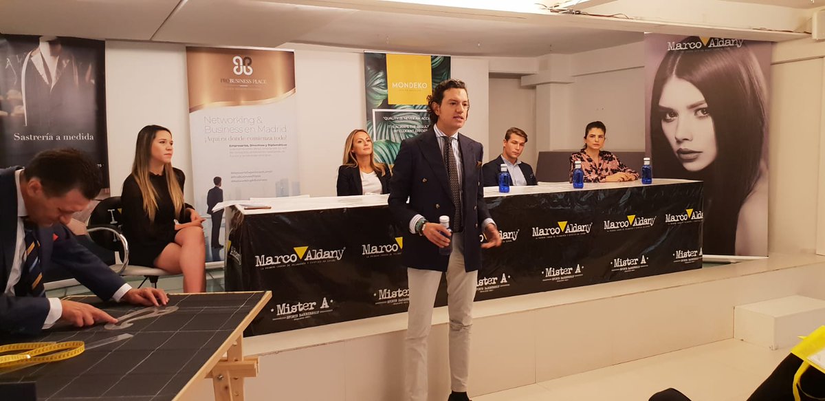 LuisMiguelAlbor's tweet photo. Miembros del @ProBusinessPla1 hablando de propuesta de valor, Lujo, Estilo.... #Hercotex #MondekoDesignBrokers #SmartDiplomacy #BMW #MiCasaInn https://t.co/T7DWugia6w
