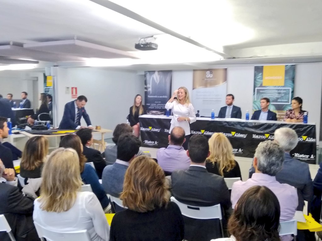 LuisMiguelAlbor's tweet photo. Miembros del @ProBusinessPla1 hablando de propuesta de valor, Lujo, Estilo.... #Hercotex #MondekoDesignBrokers #SmartDiplomacy #BMW #MiCasaInn https://t.co/T7DWugia6w