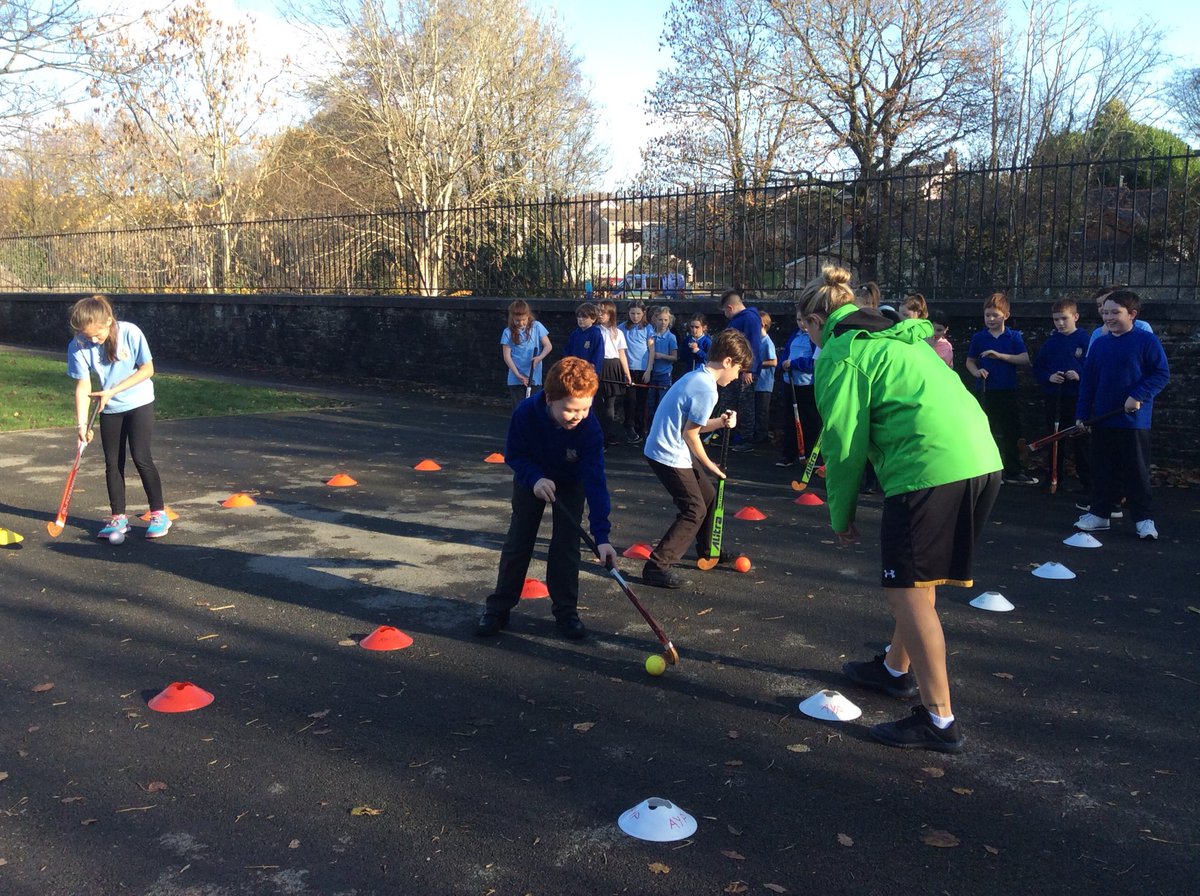 ysgolbetws's tweet photo. Diolch @actifsirgar  am gynnal sesiwn hoci gyda disgyblion blwyddyn 4,5 a 6. 🏑 @sportcarms 
Thank you @actifsirgar for leading a hockey session with year 4,5&amp;6 pupils 🏑 @sportcarms https://t.co/ZWy2zEDlgR