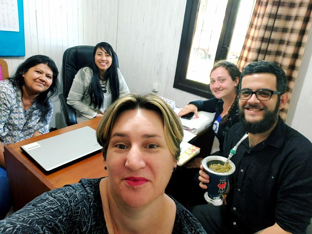 Laura_Noremberg's tweet photo. Coordinando Porfolio Para la presentación #PEAP #EscFARO 
#Ugl3 #SanPedro 
#SecRuralPluriaño #EstelaTavares 
#Misiones #EducRural 
@mariluleverberg @mariluleverberg  @PablaRiveros https://t.co/4gtU0ph8Gy