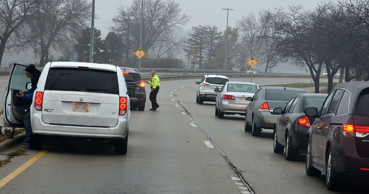 WisconsinDOT's tweet photo. Emergency responders do their best at traffic incidents and they count on you to do yours. Help them help you – phones down, slow down and #MoveOver. #SafeIncident #SafetyWeekWI https://t.co/JuHsa8GNNq
