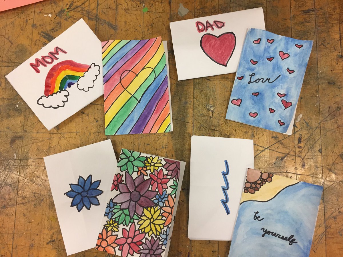 lkowalsk2's tweet photo. Designing greeting cards https://t.co/ZUgx04Tyhg