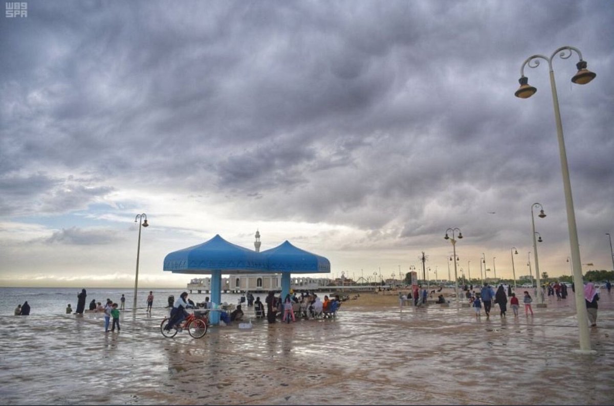 WMO's tweet photo. Meteorological services in #Kuwait, #SaudiArabia and neighbouring countries have issued many weather alerts since late Oct for heavy rain and storms, with  widespread disruption. Yday a station in Kuwait recorded 102.9 mm rain.  @Kuwait_DGCA. @PmeMediacen Photo via @DR_AGhulam https://t.co/WqBPAcavAD