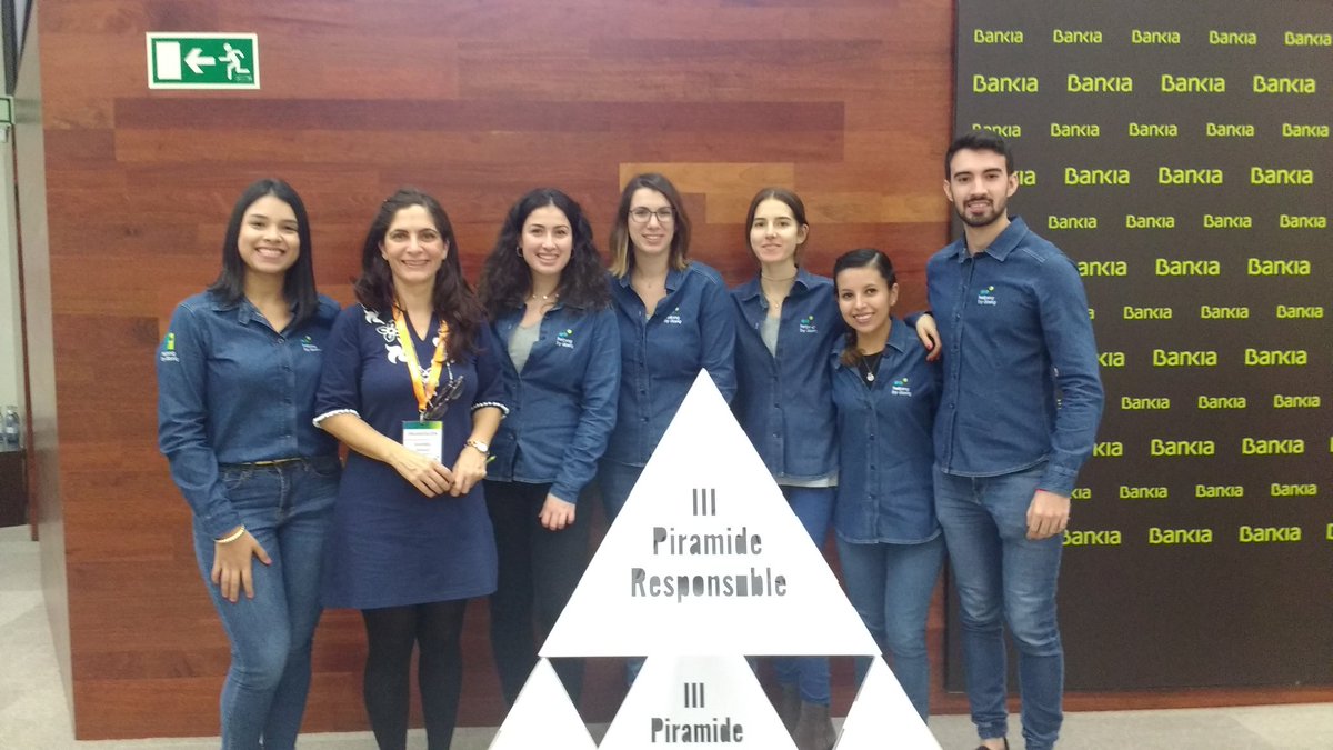 ComunicaPLANET's tweet photo. Un placer colaborar con  @AMateoSantana en la #IIIPiramideResponsable, todo un éxito! Gracias @helpingbydoing https://t.co/SP7nnYImLi