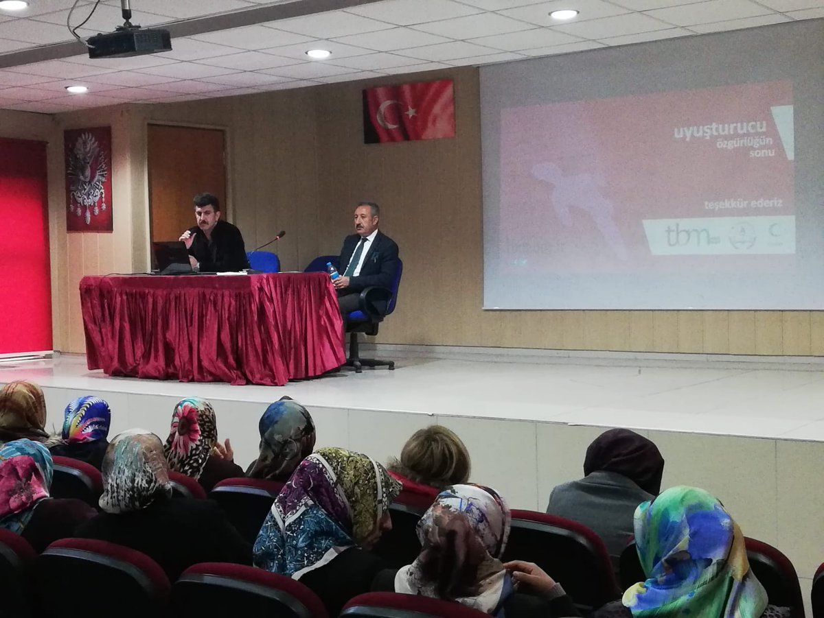 Kaymakamlığımız koordinesinde "Bağımlılıkla Mücadele" projesi kapsamında Halk Eğitimi Merkezi Müdürlüğümüz konferans salonunda seminer düzenlendi.
tatvanhem.meb.k12.tr/icerikler/tatv…