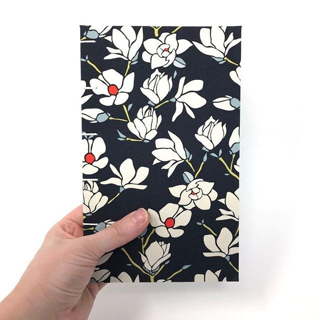 theplumumbrella's tweet photo. Is it ever gloomy out there! Here's a bit of floral goodness to brighten up your day. ๐ธ๐
.
.
.
.
.
.
.
.
.
.
#bulletjournal #bujo #dotgrid #dotgridnotebook #handmade #etsy #etsymaker #bujocommunity #bulletjournalcommunity #plannercommunity #bulletjournaling #plannerjunkies #โฆ https://t.co/uISQUMBAX9