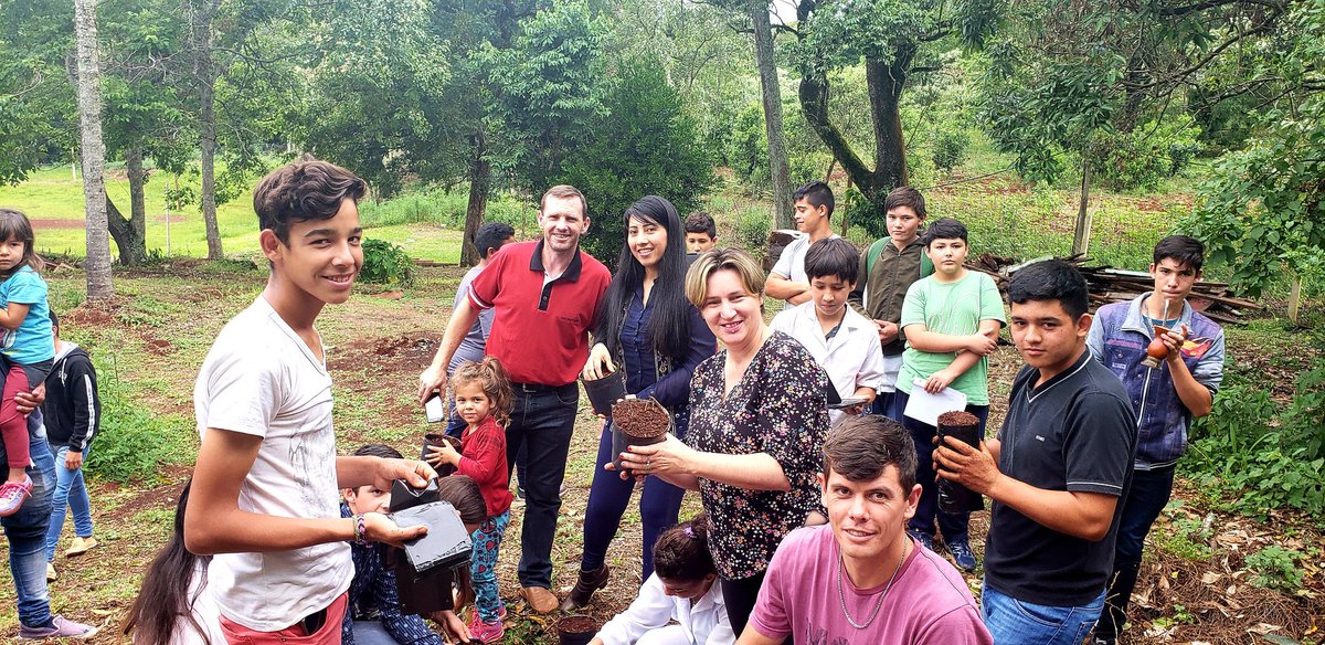 Laura_Noremberg's tweet photo. #Ayer Jornadas de PBL #Ext536 #Ugl3 Capacitación con el Ingeniero Yarmuzko Ex Alumno del #SecRural
Proyectos Con Alumnos y Familias
#MisionesConBuenaEscuela #EstelaTavares @mariluleverberg @udpm_misiones https://t.co/vuHGFFmXDB