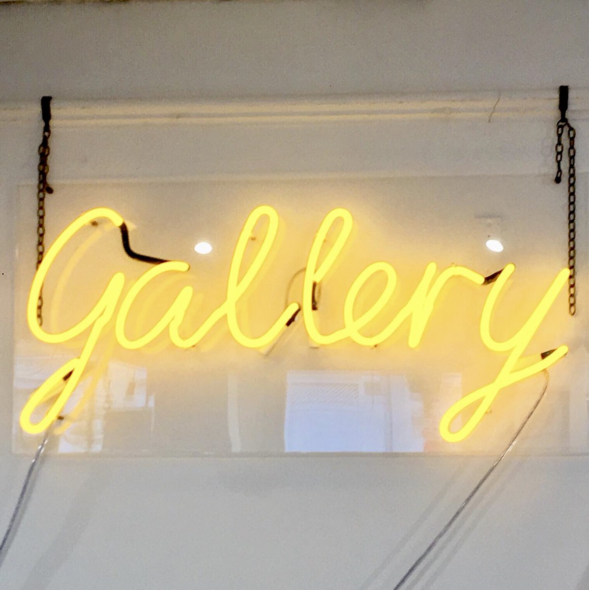 TwoBirdsGallery's tweet photo. All quiet on the Two Birds front this afternoon. It's that paperwork time of the month again ๐ Keep us out of trouble for a bit...maybe ๐ถ #paperworksucks #easilydistracted #TheTwoBirdsGallery #howniceisourneon #lovecastledonington https://t.co/tolztyPiBU