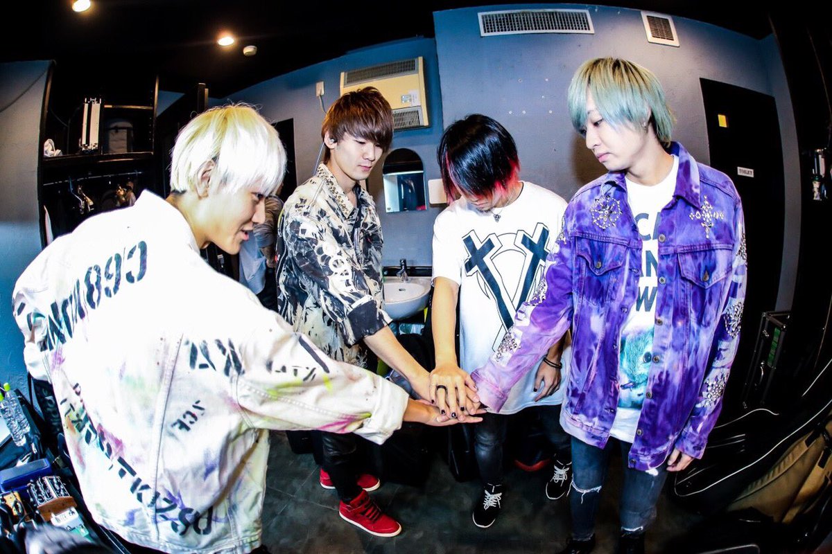 g_parade's tweet photo. 11/15@渋谷GUILTYありがとうございました！！

Photo by @voulpiw https://t.co/6cpjHXDVQC