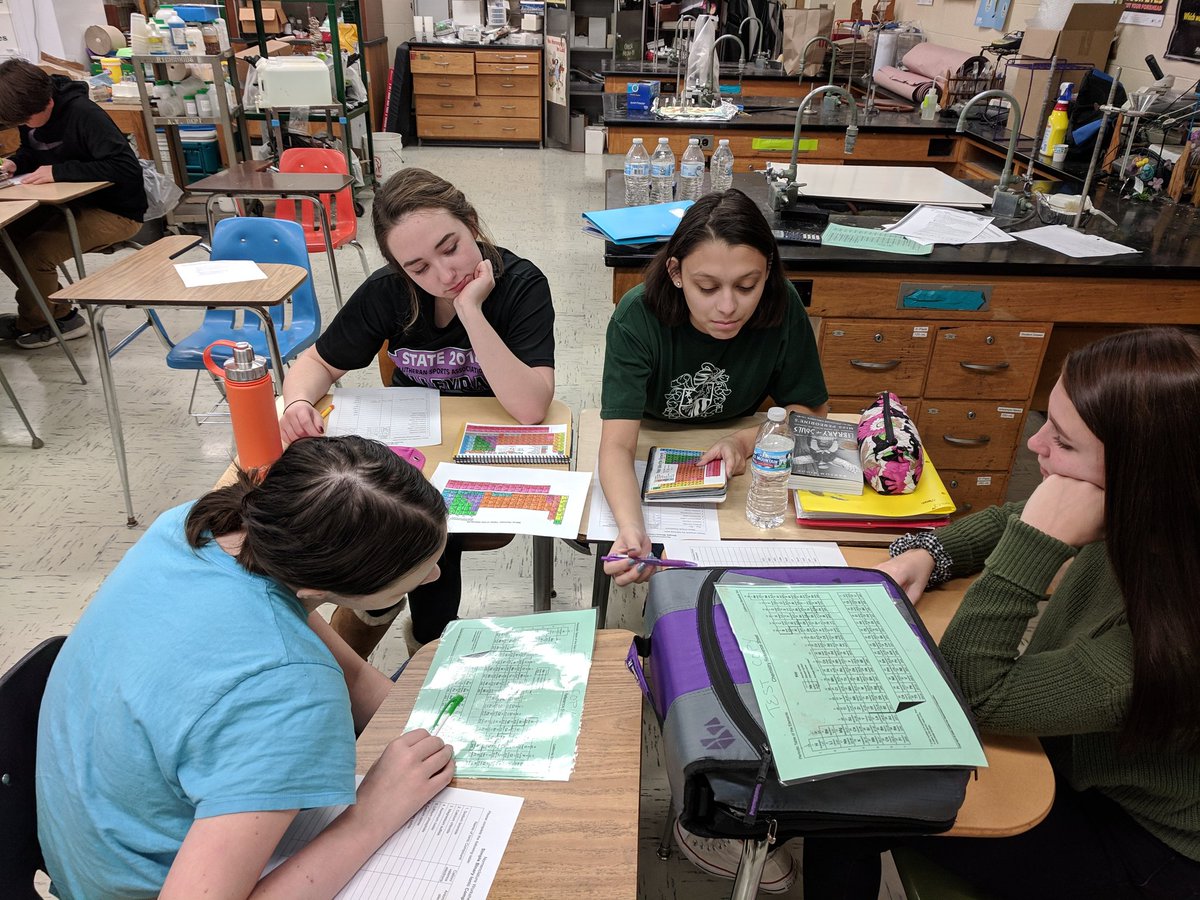 kathyamorton's tweet photo. Sometimes peers can explain things better than the teacher. #TeachInTheirLanguage #RHSsci #IonicCompounds https://t.co/WrpB3BpBTm