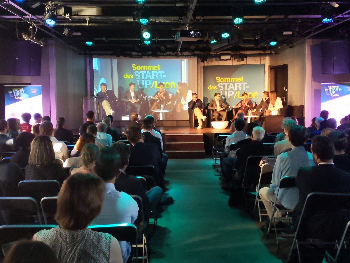 Challenges's tweet photo. 📋 "Se financer à Lyon"

Voici le thème présenté par @Lea_Lejeune

👥 Pour en parler Isabelle Nicolas de @FemmesBA
@AlexAAulas de @Holnest_fr
@EBurdier d'@axeleo
&amp; @RemiBERTHIER de @kreaxi

📲 #SommetStartUp
Suivez le live vidéo ici 
📍https://t.co/hNAPNjaiC5 https://t.co/eI0XsNNAbk
