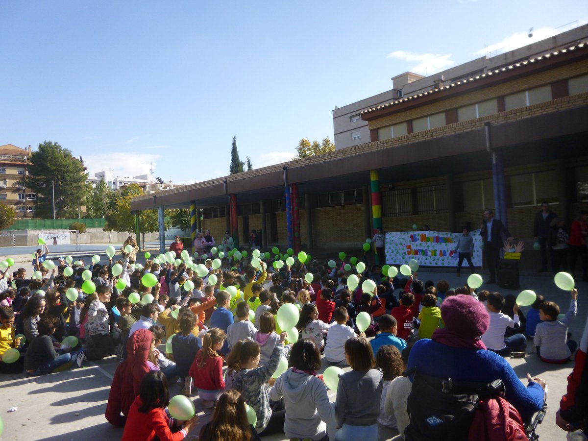 ASEMGRAGranada's tweet photo. El CEIP Federico García Lorca y @ASEMGRAGranada #Delamano15N por las enfermedades neuromusculares #FederaciónASEM #laluchaesnuestrafuerza https://t.co/XGRe2MF0co