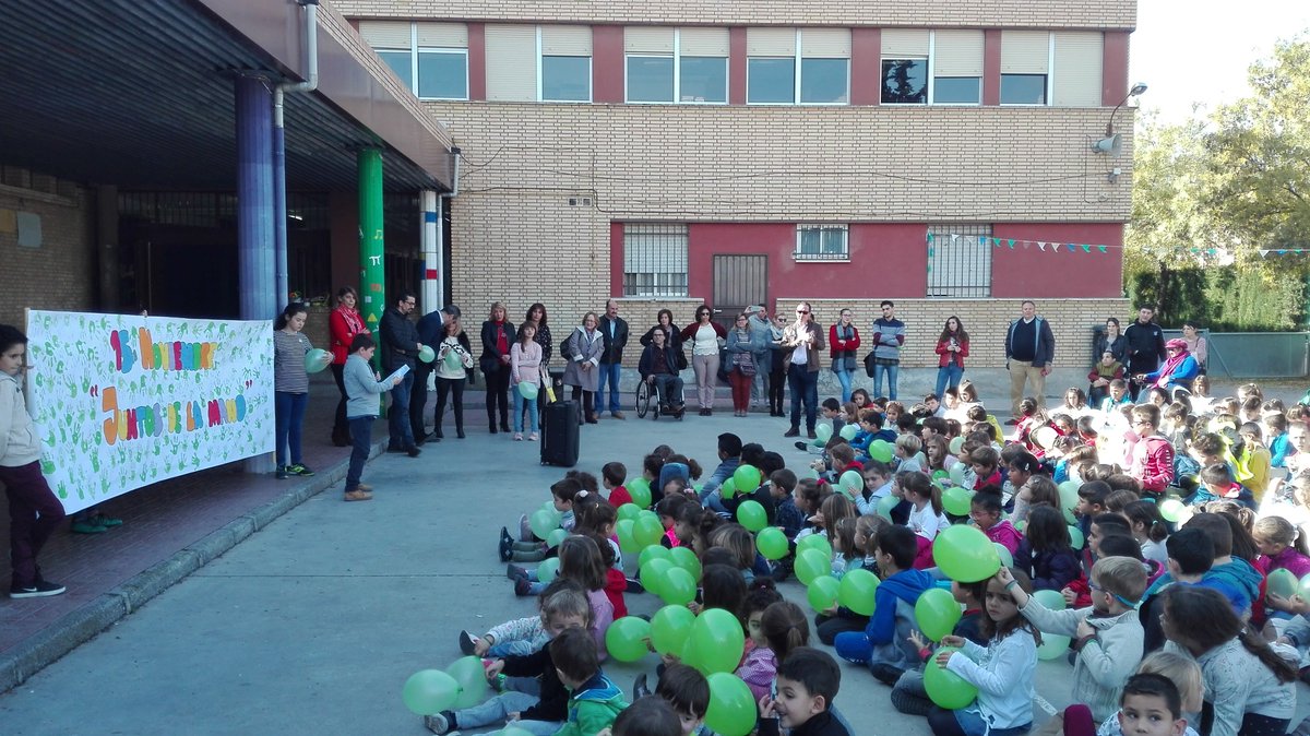 ASEMGRAGranada's tweet photo. El CEIP Federico García Lorca y @ASEMGRAGranada #Delamano15N por las enfermedades neuromusculares #FederaciónASEM #laluchaesnuestrafuerza https://t.co/XGRe2MF0co