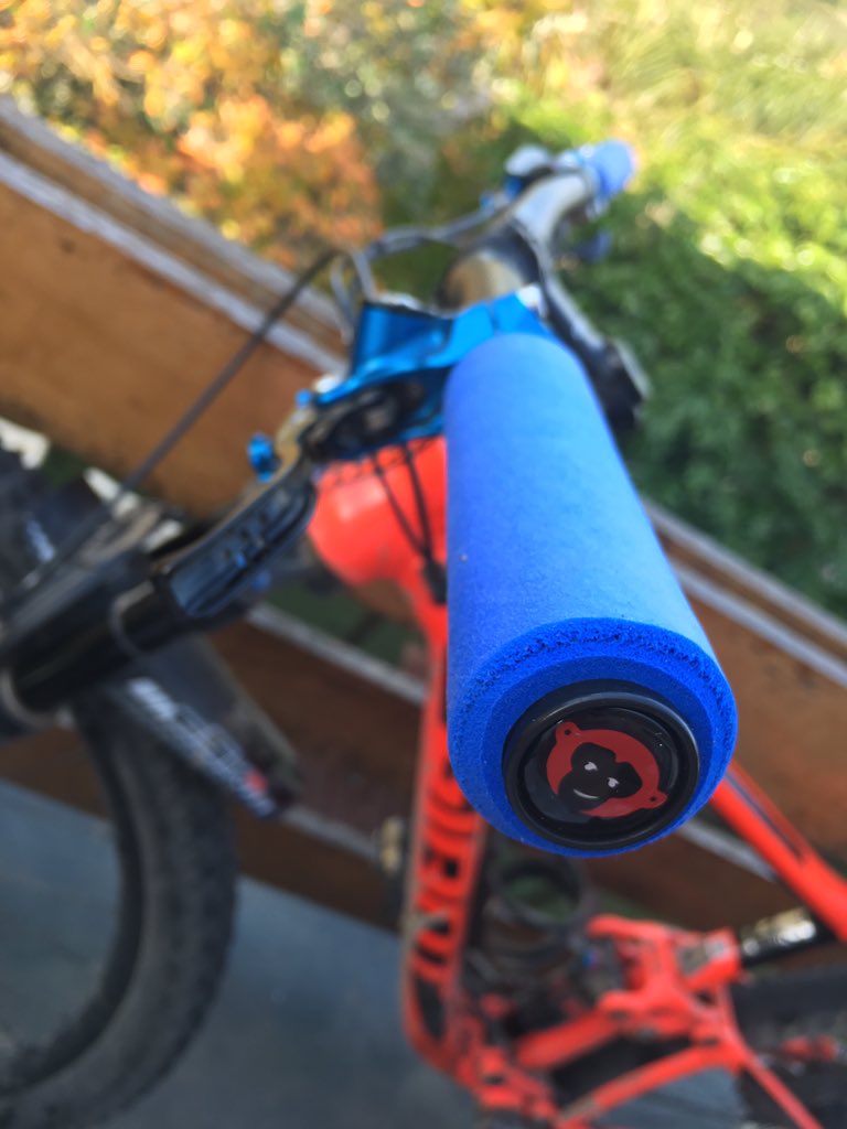 Wilddog_ZA's tweet photo. Check out my unboxing video of @RedMonkeySports grips on my Instagram.
Thanks @AdrianFogg @CycleHQ_EC for the hook up. Gonna be great on my @GiantRSA @Giant_Bicycles just in time for the up @Stillwater_MTB @OriginOfTrails
#lifebehindbars #mtb #originoftrails #ridegiant https://t.co/njo5JM60vU