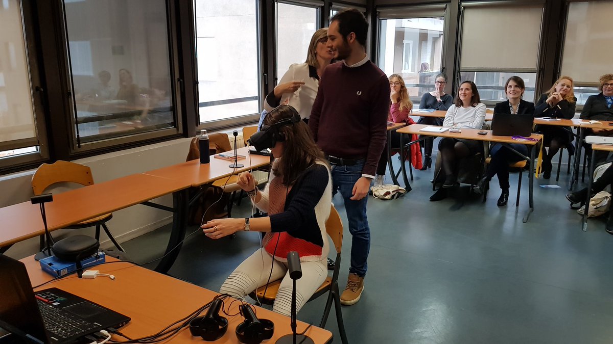 MichaelSchyns's tweet photo. Partage de connaissances entre @UniversiteLiege et @UParisDescartes. Présentation des environnements de réalité virtuelle pour l'enseignement et la recherche développés à @UniversiteLiege
#TeachingWithVR @AMEtienne @bjornolav @RolandBillen @EricHaubruge @jcmarcourt #Psycho https://t.co/JTNcqRFESx