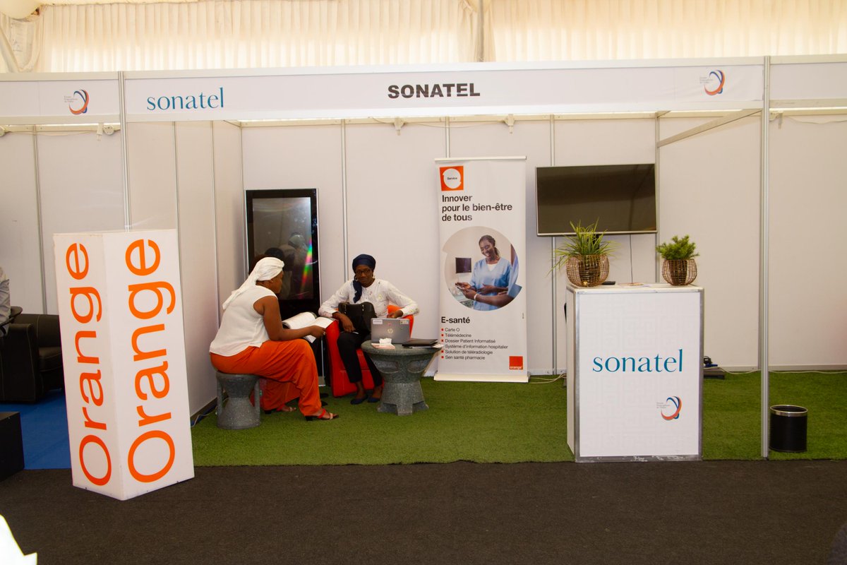 GroupeSonatel's tweet photo. En partenariat avec le Ministère de l’Intégration africaine, du #NEPAD et de la #Francophonie, le @GroupeSonatel prend part à la 1e édition du #Forum francophone de #Dakar qui se tient du 15 au 17 novembre. #Sonatel #FFD2018 #Senegal #Kebetu https://t.co/DJtIQlVnqb