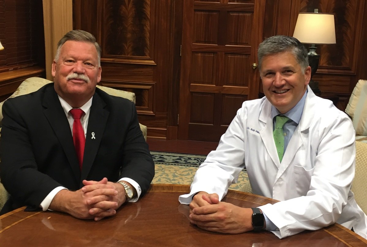 HamCoTNGov's tweet photo. Pleased to meet with Dr. Rob Headrick today in observance of Lung Cancer Awareness Month. Lung cancer is the number one cancer death among men and women, but diagnosed early, it's curable. Early detection is important! Call 423-495-LUNG to make an appointment. Mayor C. https://t.co/j8MZJrX5ha