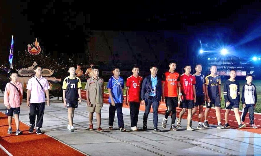 13ThamluangFC's tweet photo. แคทวอล์ค Cute boys Maesai
หล่อ เท่ สมาร์ท น่ารัก 😆 ไม่รู้จะอวยอะไรแระ ครบหมดอ่ะ 55555555 😅😆 🐗นี่แค่ซ้อมใหญ่นะ... พบกับ 13 หมูป่าแน่นอน 💯% ✅ Live‼️ทางเพจ Pr.chiangrai พิธีเปิดการแข่งขันกีฬาแห่งชาติ เจียงฮายเกมส์ วันที่ 18 พ.ย. จ้า...😁😁
Cr. PR.Chiangrai
#13หมูป่า #โค้ชเอก https://t.co/xSFDqPc9n9