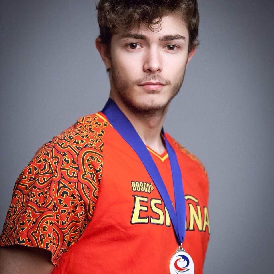 Nuestro <a href="/Edu_de_Paz/">Edu de Paz</a> ya está camino de Estonia para representar a 🇪🇸 el Europeo de Curling. Muchas suerte! 🍀 #GoldenDreamsTeam
Deportista patrocinado por @cmistill