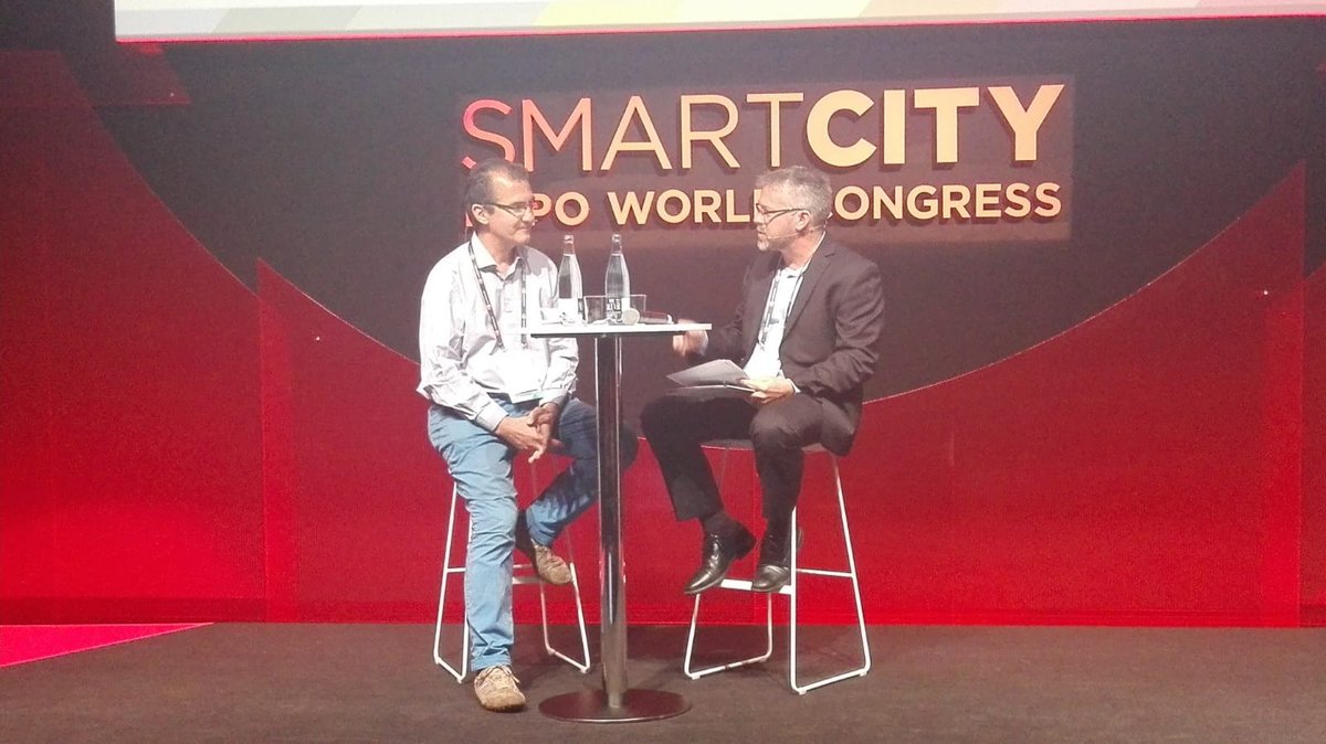 Smart_Iberica's tweet photo. Sergio Giorgi, from @SMartBe_FR, in #SmartCities #SCEWC18 #SMC18 #smartcityexpo #SmartCity @SmartCityexpo talking about the beginings of SMart “You deal with the art and we deal with the paperwork” #InclusiveCity, #CitizenEmpowerment, #CollaborativeCity,  #CitizenParticipation https://t.co/kCPoD5KYqc