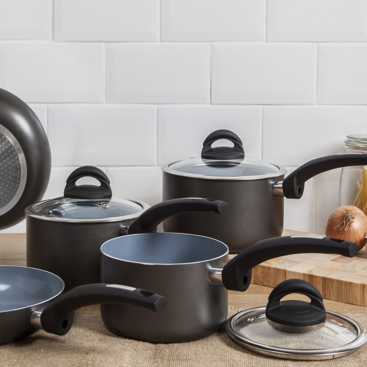 TowerHousewares's tweet photo. It's #BlackFriday next week and Tower wants to refresh your kitchen for #Christmas2018! You can get a 3pc Cerasure Ceramic Non-stick Saucepan Set for only ยฃ28.49 next Friday! Perfect for #HealthierCooking.
#Cooking #Deals
Find more information here:
https://t.co/Au1waet9YE https://t.co/zS0zURCjqx