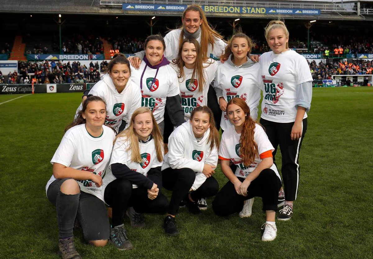 DeanBlake5's tweet photo. Well done #mrufcgirls u18s for Completing the #leicstertigers "Big Boot Challenge".
The challenge was for these players to catch 10 balls that were launched from a machine that threw the balls higher than the stadium... They managed to catch 4, a great effort. https://t.co/8lA1RIzw7Q