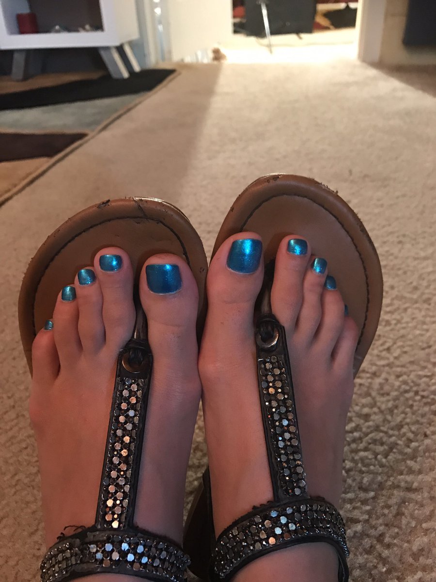 FootSpotlight's tweet photo. By request, I’d like to recognize the incredibly sexy feet of Sasha Foxx! Her feet are out of this world! I’d die to have her by my feet dom for just one day! https://t.co/UvPTqcBEjR
