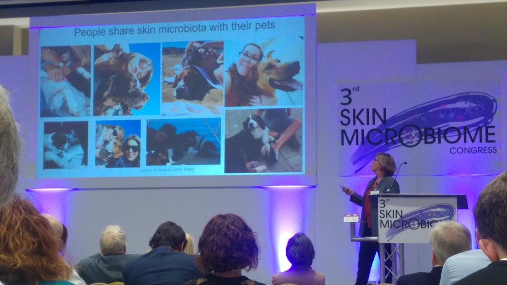 anna_cusco's tweet photo. @olga_francino talking about the canine skin microbiome in #SkinMicroCongress We share some skin microbiota with our pets! @VetgenomicsNews https://t.co/7jojyiykFb