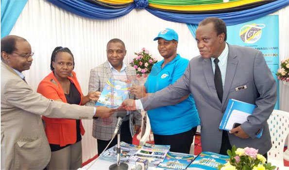 MwananchiNews's tweet photo. TCRA yawataka vijana kutumia teknolojia kutatua matatizo katika jamii>>https://t.co/SrCYKcGpjY https://t.co/Oe2BBz5skI
