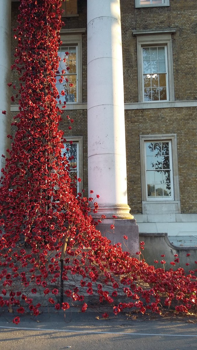 PoppyHattieLucy's tweet photo. This weekend is the final chance to see the #WeepingWindow at the @I_W_M. Over the final three days we will be running handling sessions with unglazed poppies so come in and talk to one of our knowledgeable Poppy Engagement Volunteers!
#PoppiesTour #Popvol2018 https://t.co/jSDba3th4z