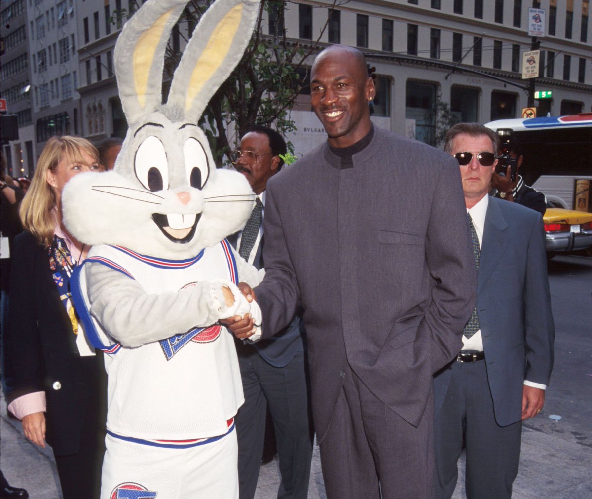 BleacherReport's tweet photo. 22 years ago today, Space Jam premiered  🏀 https://t.co/gKgnsX1AfA