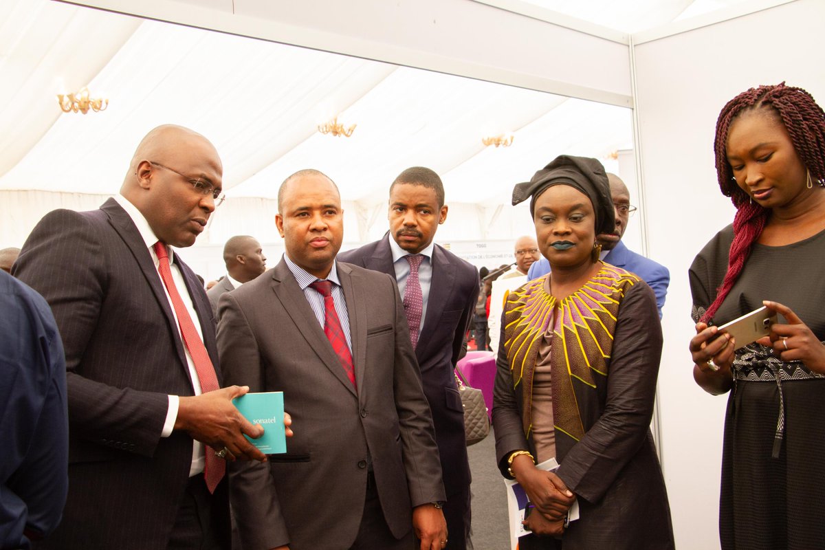 GroupeSonatel's tweet photo. Après la cérémonie d’ouverture du Forum, le Ministre de la Communication, des Télécommunications, des Postes et de l’Economie #Numerique du #Senegal, M. Abdoulaye Bibi Baldé, a visité le stand du @GroupeSonatel #FFD2018 #Kebetu #team221 https://t.co/W7hvz3T4fU