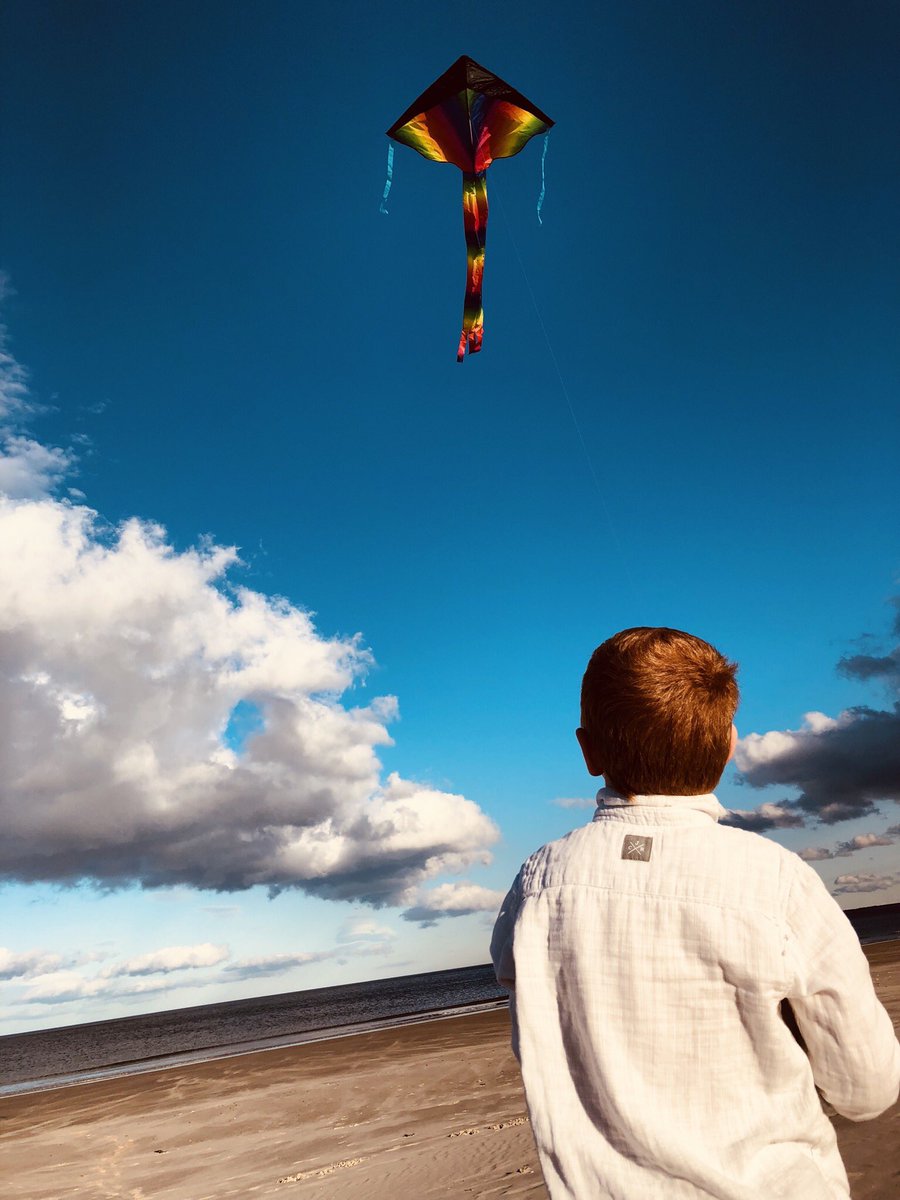 Chris_Taylor76's tweet photo. A fantastic day on a deserted #Whiteness beach near #Nairn #Scotland #DeaconT was kite flying and #RubyBloom chasing her rugby ball https://t.co/wtVF2gUwTw