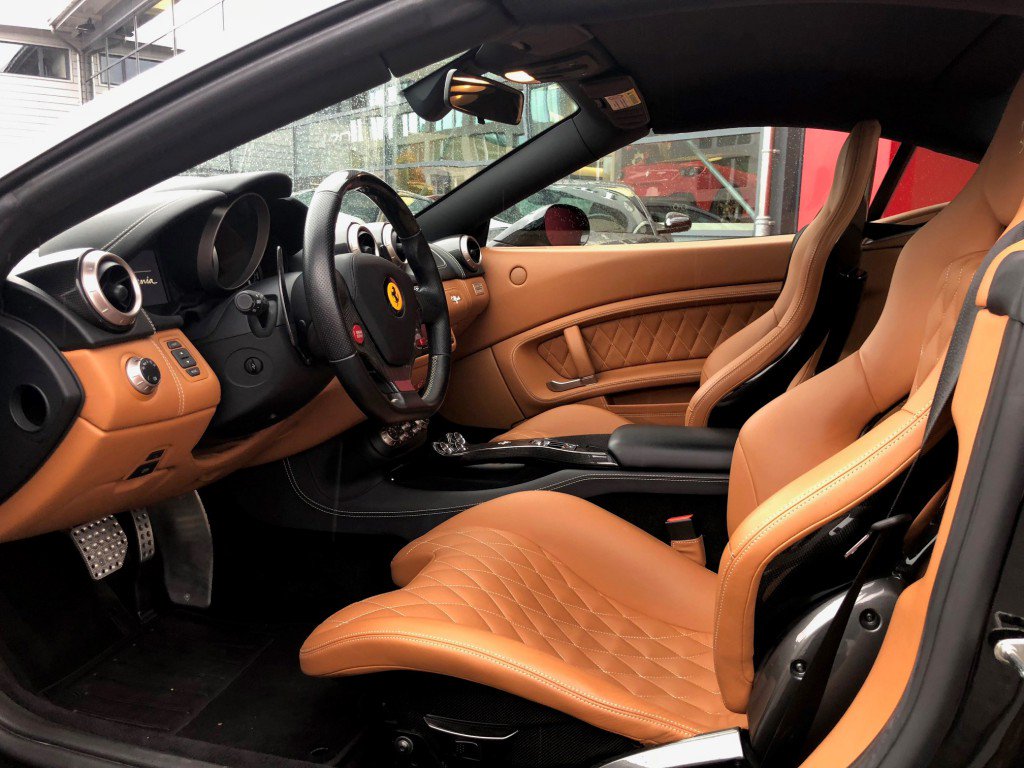 The car of the week is the #ferrari #california 4.3 V8 available now.
More info: tinyurl.com/y7pz5pnk
Please contact us : 022 757 87 87 / info@modenacars.ch